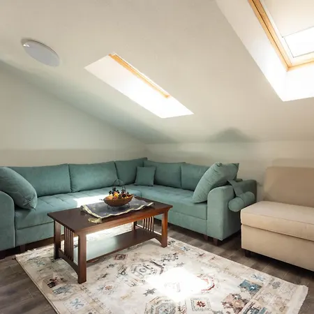 Apartmanhotel Nensi 4*