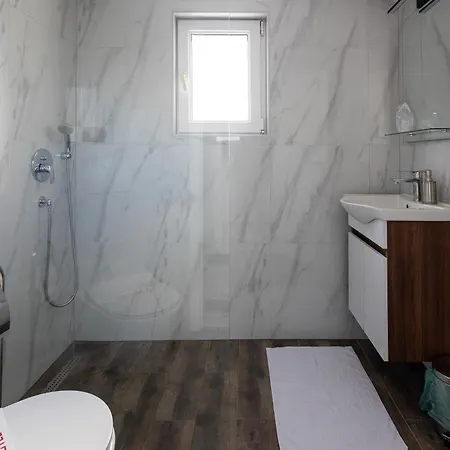 Nensi Aparthotel 4*